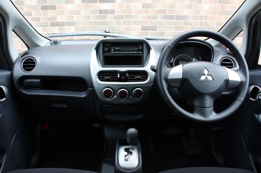  Mitsubishi i-MiEV (JDM) 2010 года  (фото 33 из 50)